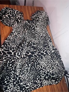 Who What Wear Black and White Animal Print Puff-Sleeve Dress